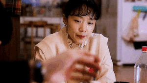koreandragon:
“Chi-yeol hyung, have a drumstick. Their seasoned…