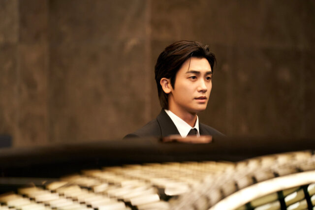 Park Hyung-sik stars in "Buried Hearts" as a scheming executive.