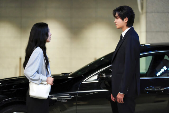 Hong Hwa-yeon and Park Hyung-sik in "Buried Hearts"